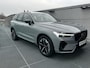 Volvo XC60 2.0 T6 Plug-in hybrid AWD Ultra Dark 360gr. Parkeer camera, Harman-Kardon Premium audio, Full led, Verwarmde stoelen 4X + stuur, Trekhaak semi elektrisch, Head-up display.