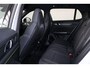 Lynk & Co 01 Core - Parkeercamera achter - LED Koplampen met actieve grootlichtregeling - Buitenspiegels elektrisch inklapbaar en verwarmbaar - Verwarmde voorstoelen - 15,4 Inch display - Bekleding ECONYL - Apple Carplay & Android Auto - Achterbank 60/40 inklapbaar - ISOFIX - Dakrails - 19' LMV