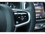 Volvo XC90 T8 455PK AWD Ultimate Bright Long Range | Premium Audio by Harman Kardon | Adaptive Cruise & Pilot Assist | Semi Elektr. Trekhaak | Blind Spot Warning | Head-up Display | 360 Camera | Nappa Lederen Comfortstoelen incl. Massage | Stoel & Stuurverwarming | Stoelventilatie | Google Services | 4-Zone Climate Control | Verwarmbare Achterbank |