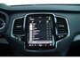 Volvo XC90 T8 455PK AWD Ultimate Bright Long Range | Premium Audio by Harman Kardon | Adaptive Cruise & Pilot Assist | Semi Elektr. Trekhaak | Blind Spot Warning | Head-up Display | 360 Camera | Nappa Lederen Comfortstoelen incl. Massage | Stoel & Stuurverwarming | Stoelventilatie | Google Services | 4-Zone Climate Control | Verwarmbare Achterbank |