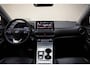Hyundai Kona Electric EV Premium Sky 64 kWh 3 fase [ Schuif/kanteldak Leder Stoelverwarming LED Navi ]
