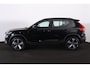 Volvo XC40 Recharge Plus 70 kWh - IntelliSafe Assist & Surround - Parkeercamera achter - Verwarmde voorstoelen & stuur - Parkeersensoren voor & achter - Draadloze tel. lader - Warmtepomp - Elektr. inklapbare trekhaak - 19' LMV