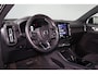 Volvo XC40 Recharge Plus 70 kWh - IntelliSafe Assist & Surround - Parkeercamera achter - Verwarmde voorstoelen & stuur - Parkeersensoren voor & achter - Draadloze tel. lader - Warmtepomp - Elektr. inklapbare trekhaak - 19' LMV
