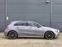 Mercedes-Benz A-klasse 220 Premium Plus | MAT GRIJS / PANO / MEMORY / KEYLESS / BURMESTER / MASSAGE / DIAMOND GRILLE / 19 INCH !