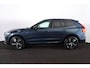 Volvo XC60 T6 Recharge AWD R-Design - Panorama/schuifdak - IntelliSafe Assist & Surround - Harman/Kardon audio - Adaptieve LED koplampen - Parkeercamera achter - Verwarmde voorstoelen, stuur & achterbank - Parkeersensoren voor & achter - Elektr. bedienb. voorstoelen met geheugen - Draadloze tel. lader - Standkachel - Extra getint glas - Elektr. inklapbare trekhaak - 19' LMV