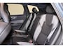 Volvo XC60 T6 Recharge AWD R-Design - Panorama/schuifdak - IntelliSafe Assist & Surround - Harman/Kardon audio - Adaptieve LED koplampen - Parkeercamera achter - Verwarmde voorstoelen, stuur & achterbank - Parkeersensoren voor & achter - Elektr. bedienb. voorstoelen met geheugen - Draadloze tel. lader - Standkachel - Extra getint glas - Elektr. inklapbare trekhaak - 19' LMV