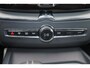 Volvo XC60 T6 Recharge AWD R-Design - Panorama/schuifdak - IntelliSafe Assist & Surround - Harman/Kardon audio - Adaptieve LED koplampen - Parkeercamera achter - Verwarmde voorstoelen, stuur & achterbank - Parkeersensoren voor & achter - Elektr. bedienb. voorstoelen met geheugen - Draadloze tel. lader - Standkachel - Extra getint glas - Elektr. inklapbare trekhaak - 19' LMV