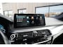 BMW 5-Serie Touring 530e Business Edition Plus M | M Pakket | Shadow Line | Elektrische trekhaak | Stoel en stuurwielverwarming | Sfeerverlichting | Laser koplampen | Elektrisch verstelbare stoelen met geheugen | Cruise Control | DAB |