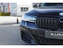 BMW 5-Serie Touring 530e Business Edition Plus M | M Pakket | Shadow Line | Elektrische trekhaak | Stoel en stuurwielverwarming | Sfeerverlichting | Laser koplampen | Elektrisch verstelbare stoelen met geheugen | Cruise Control | DAB |