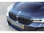 BMW 5-Serie Touring 530e Business Edition Plus M | M Pakket | Shadow Line | Elektrische trekhaak | Stoel en stuurwielverwarming | Sfeerverlichting | Laser koplampen | Elektrisch verstelbare stoelen met geheugen | Cruise Control | DAB |
