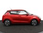 Suzuki Swift 1.2 Stijl Smart Hybrid | Afneembare Trekhaak | Parelmoer Rood | Keyless Entry | Stoelverwarming | Climate Control | Cruise Control |
