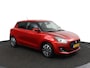 Suzuki Swift 1.2 Stijl Smart Hybrid | Afneembare Trekhaak | Parelmoer Rood | Keyless Entry | Stoelverwarming | Climate Control | Cruise Control |