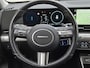 Hyundai Kona Electric Premium 65.4 kWh Automaat / Accu SOH 100% / Fabrieksgarantie tot 08-2028 / CCS snelladen / Head Up Display / WLTP bereik 477 km stad 618 km / Bose Audio Systeem / Rondomzicht camera / Stuur-, Stoel & Achterbank verwarming / Adaptief cruise control /