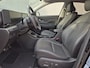 Hyundai Kona Electric Premium 65.4 kWh Automaat / Accu SOH 100% / Fabrieksgarantie tot 08-2028 / CCS snelladen / Head Up Display / WLTP bereik 477 km stad 618 km / Bose Audio Systeem / Rondomzicht camera / Stuur-, Stoel & Achterbank verwarming / Adaptief cruise control /