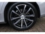 Volvo V60 2.0 T6 Plug-in hybrid AWD Plus Dark Harman/Kardon audio | 360" Camera | Semi elektrische trekhaak | Google services | Stuur & Stoelverwarming | Bestuurdersstoel met geheugenfunctie | Apple Carplay | Android Auto | Keyless entry |