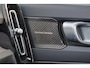 Volvo XC40 T5 Twin Engine Inscription - Panoramisch schuif-/ kanteldak - Cruise Control - Climate Control - Lederen bekleding - Verwarmbare voorstoelen - FULL LED koplampen - Draadloos telefoonlader - Parkeersensoren v/a - Parkeercamera - Alarm - Getint glas - BLIS - Trekhaak semi elektrisch inklapbaar