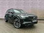 Volvo XC90 T8 Plug-in hybrid AWD Ultra Dark | Google | Long Range | Harman Kardon Audio | Lederen Bekleding | Adaptieve Cruise Control | 360 Camera | Head-Up Display | Elek. Stoelen | Getint Glas | Luchtvering | Stoel-/Stuurverwarming | Memory | Keyless | Schuif-/Kanteldak | Elek. Achterklep | Draadloos Opladen Telefoon | Zitverlenging | 21"LM