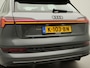 Audi E-tron 55 quattro S edition 95 kWh | SoH 91,5% | Electr.schuif panorama dak | Apple Carplay | Electr.bedienb voorstoelen | Voorstoelen verwarmd | Wifi | Achteruitrij camera | Parkeersensoren voor en achter | Zijruiten zonnesch