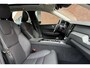 Volvo XC60 T6 Plug-in hybrid AWD Ultimate Bright | Panoramisch schuif-/ kanteldak | Harman Kardon | Elektrisch verstelbare voorstoelen | Head-up display | Stoel-/stuurwielverwarming | 360 graden camera | 21 inch. lichtmetalen velgen | Extra getint glas | Pilot assist