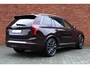 Volvo XC90 T8 Plug-in hybrid AWD Ultra Bright Executive Editi | Luchtvering | Premium audio by Bowers & Wilkins | Gelamineerde zijruiten | Extra getint glas | Geventileerde voorstoelen | Panoramisch schuif-/kanteldak | Verwarmbare voorstoelen + stuurwiel | Verwarmbare achterbank | Massagefunctie voorstoelen | Rondom zichtcamera | 22 inch Lichtmetalen velgen | Alarmklasse 3
