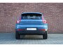 Volvo XC40 B4 Plus Dark | Verwarmde Stoelen+Stuurwiel | Semi- Elektrische Trekhaak | Verwarmbare Voorruit | AppleCarplay / AndroidAuto | Keyless Entry/Start | Harman Kardon Premium Audio | Park Assist |