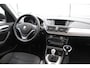 BMW X1 sDrive16d Executive nette SUV met schuifdak