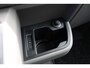 Volkswagen Transporter 2.0 TDI L1H1 26 Comfortline 90PK / 66kW, Executive Plus pakket (Apple Carplay & Android Auto, navigatie discover pro, DAB+), bijrijdersbank, airco, achteruitrijcamera (rear view), achterdeuren zonder ruit, tussenwand, betonplex vloer, zijwand betimmering, trekhaak, elektrisch verstel- en verwarmbare buitenspiegels, regensensor etc.