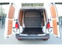 Volkswagen Transporter 2.0 TDI L1H1 26 Comfortline 90PK / 66kW, Executive plus pakket (Apple Carplay & Android Auto, navigatie discover pro, DAB+), bijrijdersbank, airco, achteruitrijcamera (rear view), achterdeuren zonder ruit, tussenwand, betonplex vloer, zijwand betimmering, trekhaak