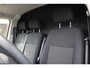 Volkswagen Transporter 2.0 TDI L1H1 26 Comfortline 90PK / 66kW, Executive Plus pakket (Apple Carplay & Android Auto, navigatie discover pro, DAB+), bijrijdersbank, airco, achteruitrijcamera (rear view), achterdeuren zonder ruit, tussenwand, betonplex vloer, zijwand betimmering, trekhaak, elektrisch verstel- en verwarmbare buitenspiegels, regensensor etc.