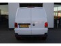Volkswagen Transporter 2.0 TDI L1H1 26 Comfortline 90PK / 66kW, Executive plus pakket (Apple Carplay & Android Auto, navigatie discover pro, DAB+), bijrijdersbank, airco, achteruitrijcamera (rear view), achterdeuren zonder ruit, tussenwand, betonplex vloer, zijwand betimmering, trekhaak