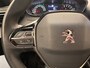 Peugeot 2008 1.2 PureTech Allure Afneembare Trekhaak | Parkeersensoren Achter | Carplay | Climate Control | LED | 17" Lichtmetaal | Cruise | Airco (automatisch) | Cruise control | Extra getint glas