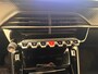 Peugeot 2008 1.2 PureTech Allure Afneembare Trekhaak | Parkeersensoren Achter | Carplay | Climate Control | LED | 17" Lichtmetaal | Cruise | Airco (automatisch) | Cruise control | Extra getint glas