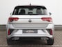 Volkswagen T-Roc 1.5 eTsi R-Line First Edition | Afneembare trekhaak | Stoelverwarming | Apple carplay / Android auto | Achteruitrijcamera |