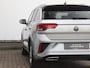 Volkswagen T-Roc 1.5 eTsi R-Line First Edition | Afneembare trekhaak | Stoelverwarming | Apple carplay / Android auto | Achteruitrijcamera |