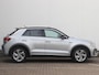 Volkswagen T-Roc 1.5 eTsi R-Line First Edition | Afneembare trekhaak | Stoelverwarming | Apple carplay / Android auto | Achteruitrijcamera |