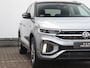 Volkswagen T-Roc 1.5 eTsi R-Line First Edition | Afneembare trekhaak | Stoelverwarming | Apple carplay / Android auto | Achteruitrijcamera |