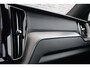 Volvo XC60 2.0 T8 Plug-in hybrid AWD Plus Black Edition | Adaptieve Cruise Control | Panoramadak | Stoel-/Stuur-/Voorruitverwarming | Dodehoek Detectie | 360° Parkeercamera | Harman Kardon Audio |