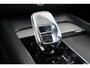 Volvo XC60 2.0 T8 Plug-in hybrid AWD Plus Black Edition | Adaptieve Cruise Control | Panoramadak | Stoel-/Stuur-/Voorruitverwarming | Dodehoek Detectie | 360° Parkeercamera | Harman Kardon Audio |