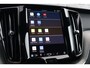 Volvo XC60 2.0 T8 Plug-in hybrid AWD Plus Black Edition | Adaptieve Cruise Control | Panoramadak | Stoel-/Stuur-/Voorruitverwarming | Dodehoek Detectie | 360° Parkeercamera | Harman Kardon Audio |