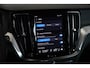 Volvo V60 T8 Plug-in hybrid AWD Plus Dark | Harman Kardon Premium Audio | 360° Parkeercamera | Parkeersensoren voor en achter | Google Infotainment | Nappa Lederenbekleding | Panoramadak | Parkeerverwarming | Head-Up Display | 19" 5-Spaaks Black / Diamond Cut velgen