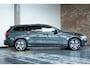 Volvo V60 T8 Plug-in hybrid AWD Plus Dark | Harman Kardon Premium Audio | 360° Parkeercamera | Parkeersensoren voor en achter | Google Infotainment | Nappa Lederenbekleding | Panoramadak | Parkeerverwarming | Head-Up Display | 19" 5-Spaaks Black / Diamond Cut velgen