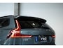 Volvo V60 T8 Plug-in hybrid AWD Plus Dark | Harman Kardon Premium Audio | 360° Parkeercamera | Parkeersensoren voor en achter | Google Infotainment | Nappa Lederenbekleding | Panoramadak | Parkeerverwarming | Head-Up Display | 19" 5-Spaaks Black / Diamond Cut velgen