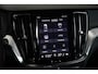 Volvo V60 T8 Plug-in hybrid AWD Plus Dark | Harman Kardon Premium Audio | 360° Parkeercamera | Parkeersensoren voor en achter | Google Infotainment | Nappa Lederenbekleding | Panoramadak | Parkeerverwarming | Head-Up Display | 19" 5-Spaaks Black / Diamond Cut velgen