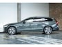 Volvo V60 T8 Plug-in hybrid AWD Plus Dark | Harman Kardon Premium Audio | 360° Parkeercamera | Parkeersensoren voor en achter | Google Infotainment | Nappa Lederenbekleding | Panoramadak | Parkeerverwarming | Head-Up Display | 19" 5-Spaaks Black / Diamond Cut velgen