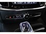 Volvo V60 T8 Plug-in hybrid AWD Plus Dark | Harman Kardon Premium Audio | 360° Parkeercamera | Parkeersensoren voor en achter | Google Infotainment | Nappa Lederenbekleding | Panoramadak | Parkeerverwarming | Head-Up Display | 19" 5-Spaaks Black / Diamond Cut velgen