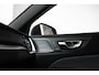 Volvo V60 T8 Plug-in hybrid AWD Plus Dark | Harman Kardon Premium Audio | 360° Parkeercamera | Parkeersensoren voor en achter | Google Infotainment | Nappa Lederenbekleding | Panoramadak | Parkeerverwarming | Head-Up Display | 19" 5-Spaaks Black / Diamond Cut velgen