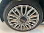 Fiat 500 0.9 TwinAir Turbo Collezione met schuif/kanteldak Airco - Cruise control - parkeersensor achter - Navigatie - Panoramadak - Schuif/kantel dak - Mistlampen voor - Licht metalen velgen 16 inch - Stuur multifunctioneel - Radio - Bluetooth - Sta