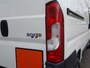 Peugeot Boxer GB 333 L2H2 BlueHDi 140PK TREKHAAK | Navigatie | Cruise control | AIRCO | Parkeerhulp | Vloerplaat laadruimte + betimmering | Bluetooth