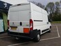 Peugeot Boxer GB 333 L2H2 BlueHDi 140PK TREKHAAK | Navigatie | Cruise control | AIRCO | Parkeerhulp | Vloerplaat laadruimte + betimmering | Bluetooth