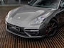 Porsche Panamera Sport Turismo 4.0 Turbo | VIERWIELBESTURING | SFEERVERLICHTING | SOFTCLOSE | TV SCHERMEN ACHTER | PASM LUCHTVERING | SPORTUITLAATSYSTEEM | 21 INCH 911 TURBO DESIGN | AGAATGRIJS | PANORAMA/SCHUIF-KANTELDAK | PDLS+ | 360 CAMERA |